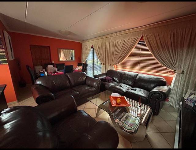 3 BEDROOM TOWNHOUSE FOR SALE IN THE REEDS